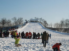 河北石家莊平山巨龜苑景區(qū)冰雪樂(lè)園