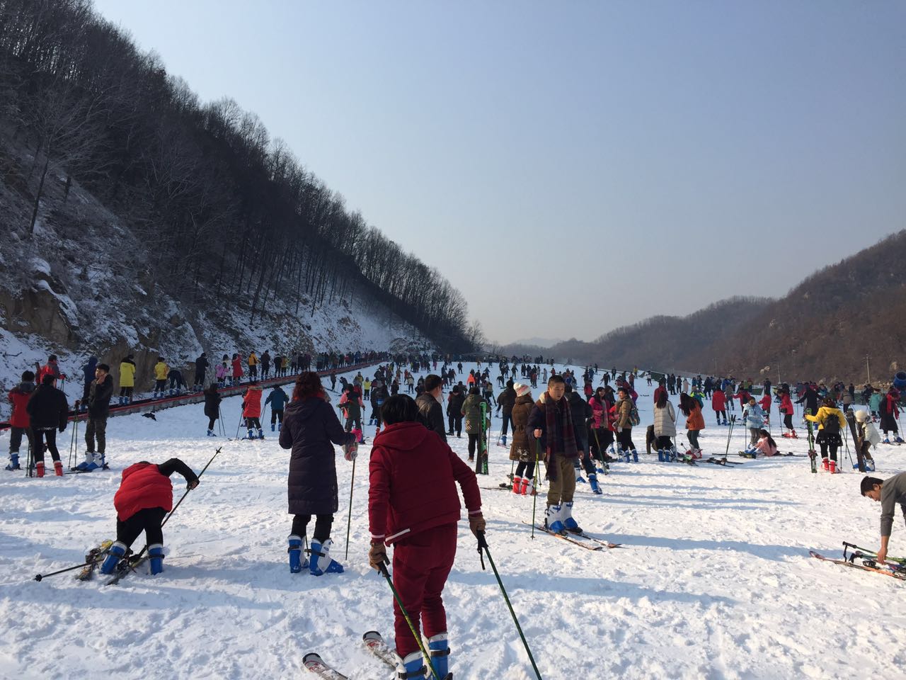 河南平頂山大峽谷滑雪場 河北迪特旅游開發(fā)有限公司正式助力河南平頂山大峽谷滑雪場游樂場