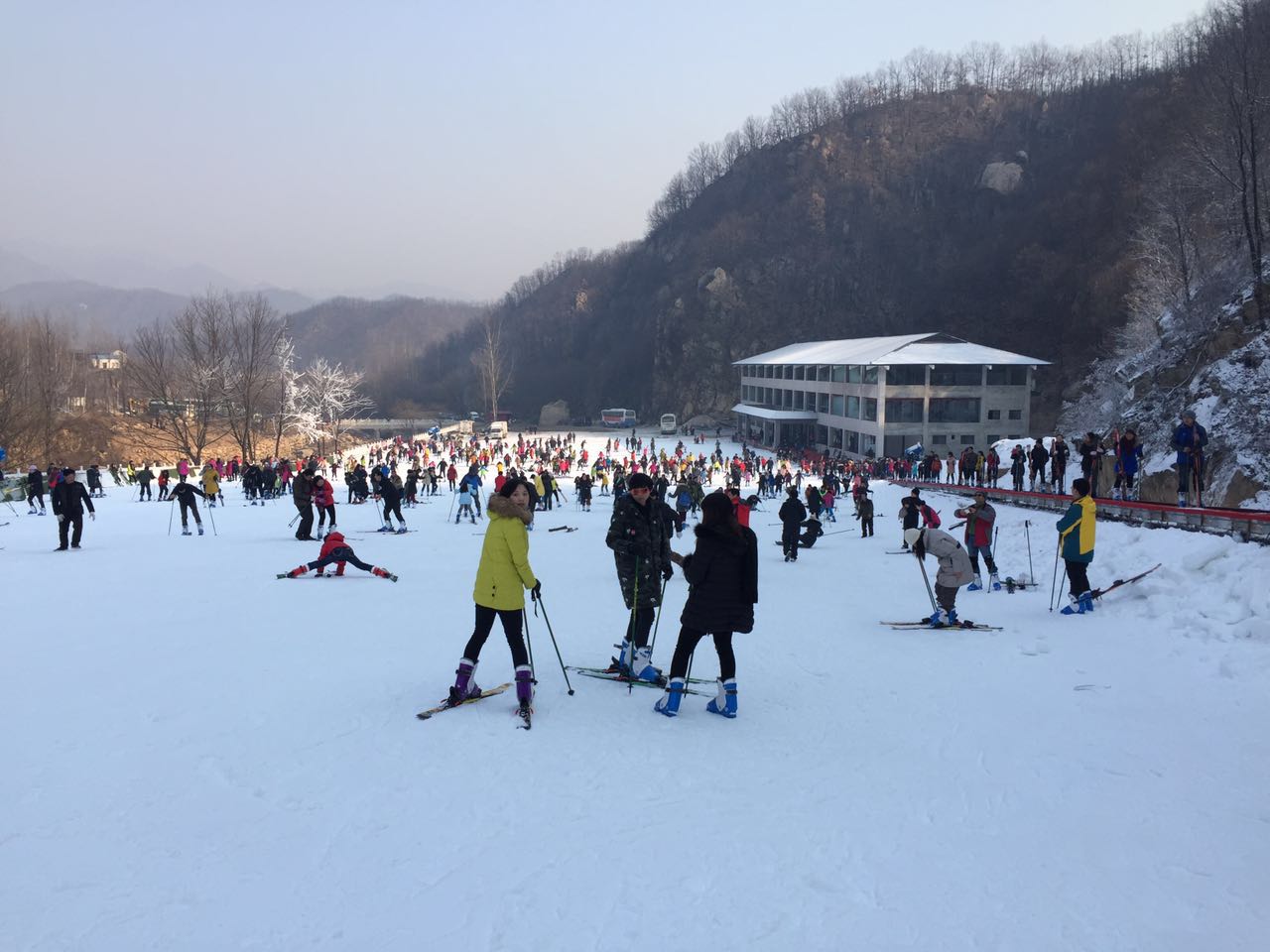 河南平頂山大峽谷滑雪場 河北迪特旅游開發(fā)有限公司正式助力河南平頂山大峽谷滑雪場游樂場